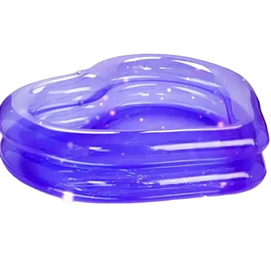 matelas-gonflable-en-forme-de-cœur-pour-piscine-et-plage