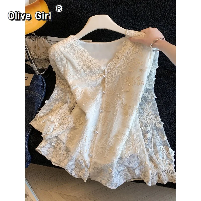 

Olivegirl French Shirt Lace V-neck Pearl Breasted Top Blouse for Spring Loose and Elegant High-end Women's Top