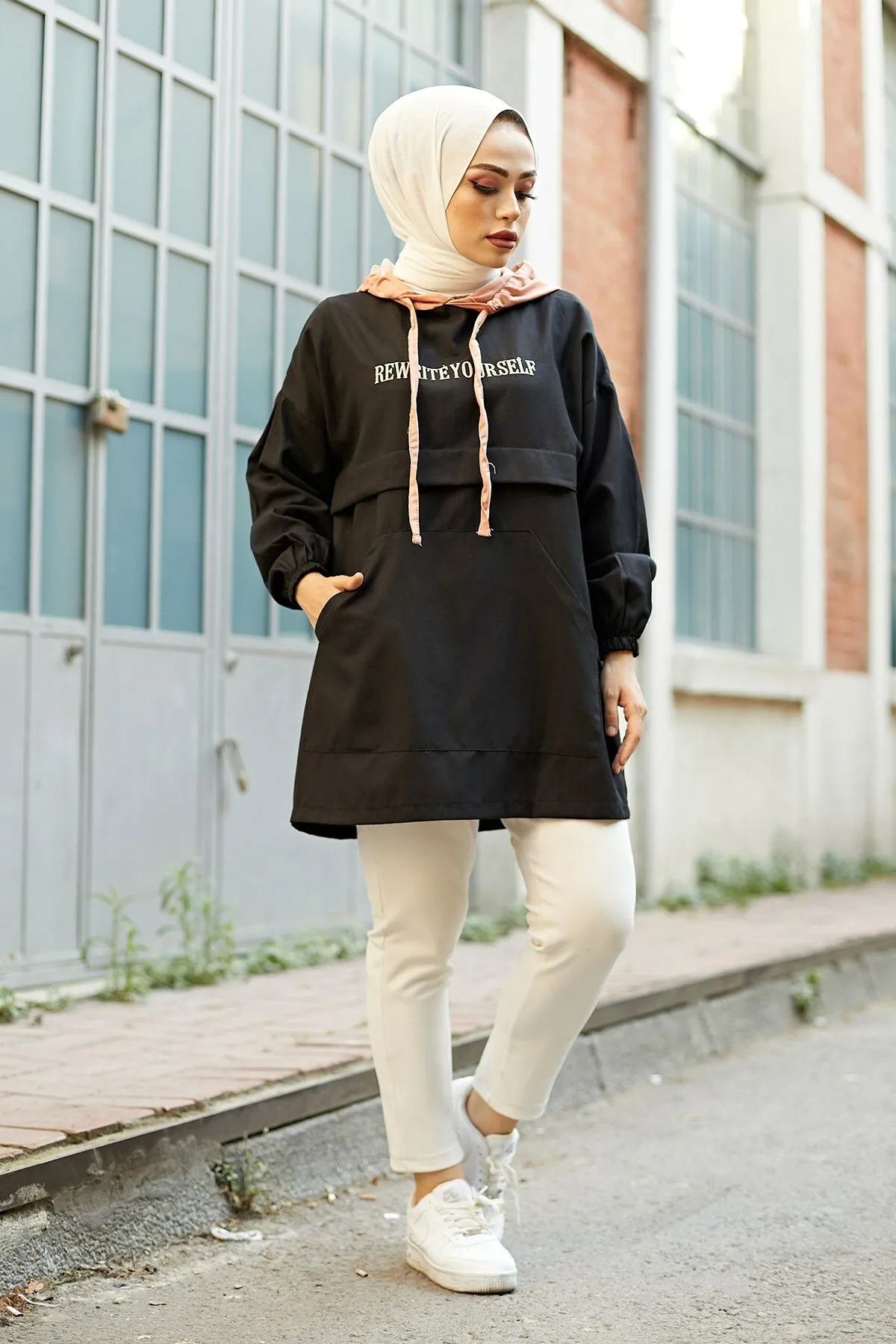 

SAG Kangaroo Pocket Hooded Tunic-Black