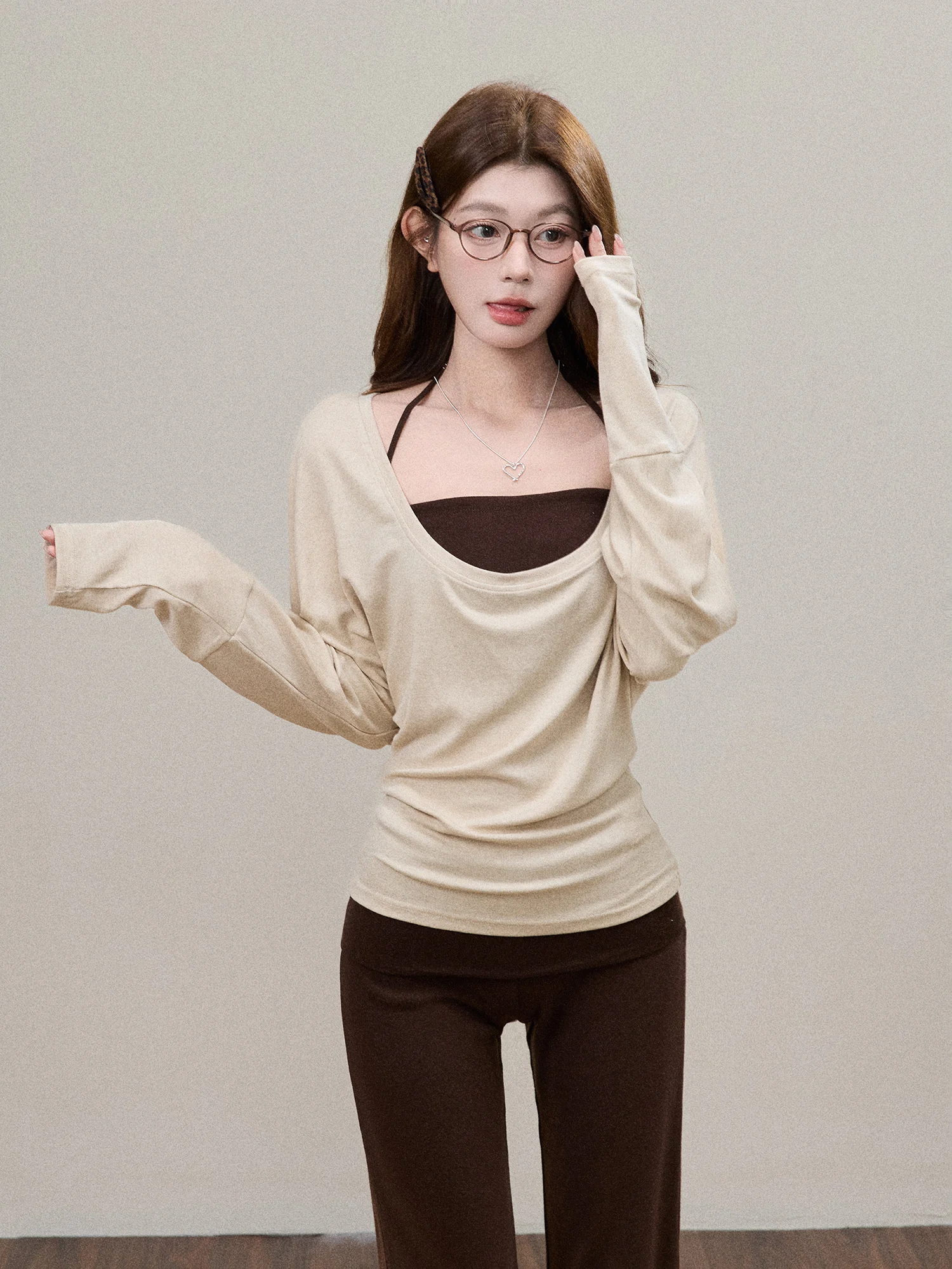 

Комплект для женщин: повседневный свободный крой, весенний, с открытой спиной, простой топ и брюки, удобный, с длинными рукавами...