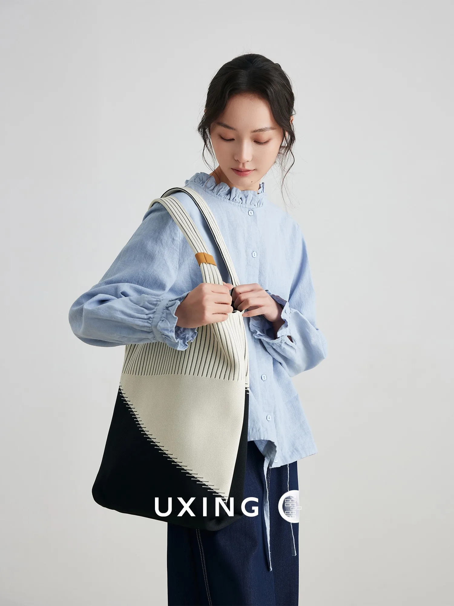 

Модный дизайн, джутовый топ для женщин, весенняя новинка, свободный крой, повседневный, легкий, универсальный, на пуговицах, с длинными рукавами, однотонный.