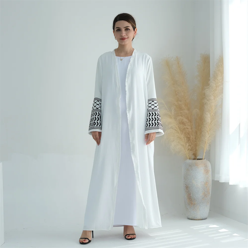 

2024 New Muslim Women Embroidery Tassel Cardigan Party Gown Dubai Abaya Middle East Türkiye Robe Black White Islam Elegant Coat