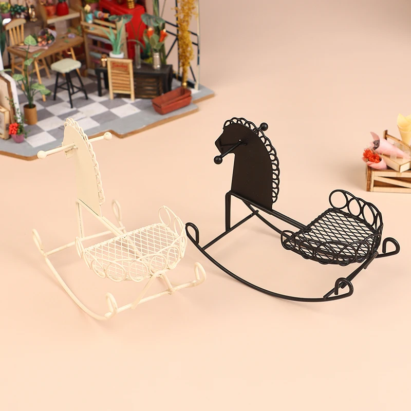 1/12 Dollhouse Mini Metal Rocking Horse Chair Dollhouse Nursery Room Furniture Decor Dolls House Home Accessory Pretend Play Toy