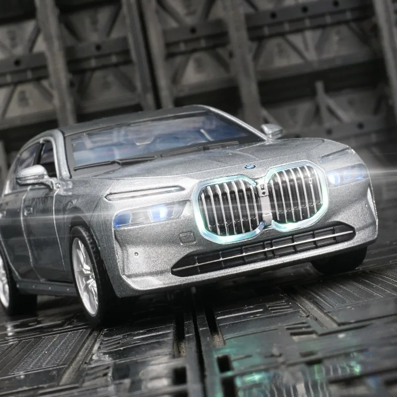 1:32 BMW I7 alloy fashion car model car ornaments collection acousto-optic pull back boy toy car fine workmanship good quality