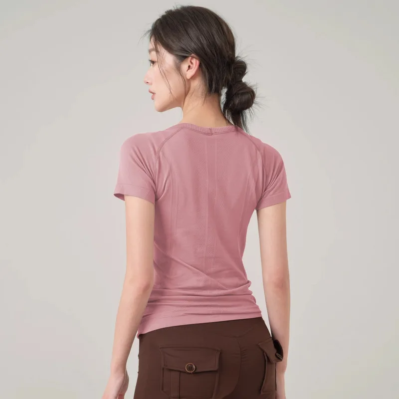 Pmwrun 2025 Primavera/Estate T-shirt sportiva da yoga a maniche corte da donna Nuovo abbigliamento da allenamento sottile Top da yoga ad asciugatura rapida senza cuciture