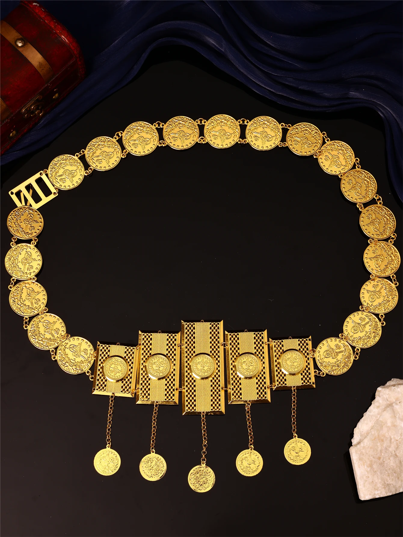 

A Vintage Luxury Women's Robe Belt with Multi-Row Design and Turkish Coin Pendant, Adjustable Length, Suitable for Women's Weddings and Banquets, Jewelry Waist Chain
