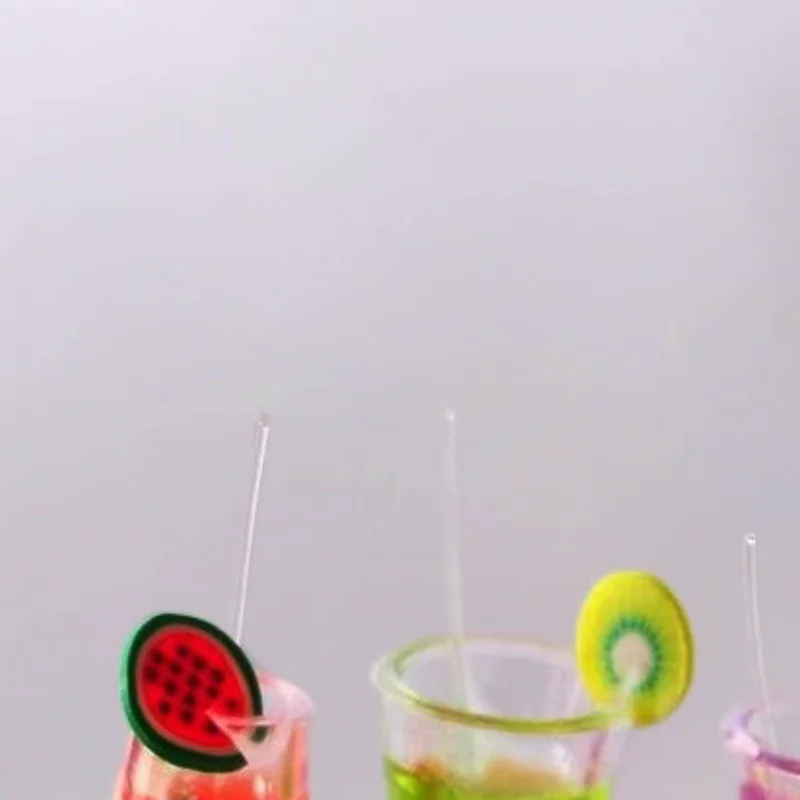 

Набор из 4 миниатюрных стаканчиков для коктейлей (масштаб 1:6) для кукольного домика, игрушка для детских ролевых игр, аксессуары для кукольного домика