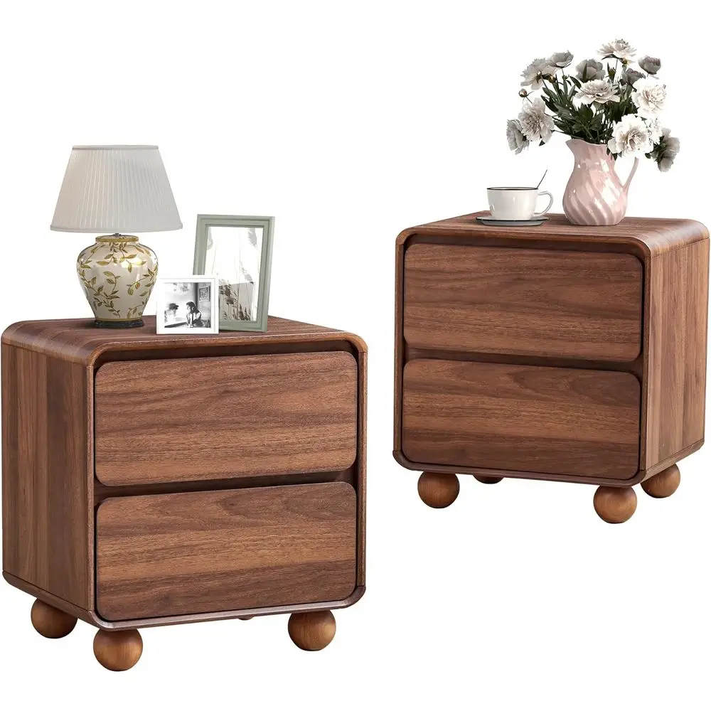 

Пара современных прикроватных тумбочек с ящиками, ножками из массива дерева, изогнутым дизайном для использования в качестве приставного или бокового столика в небольших помещениях, общежитиях или