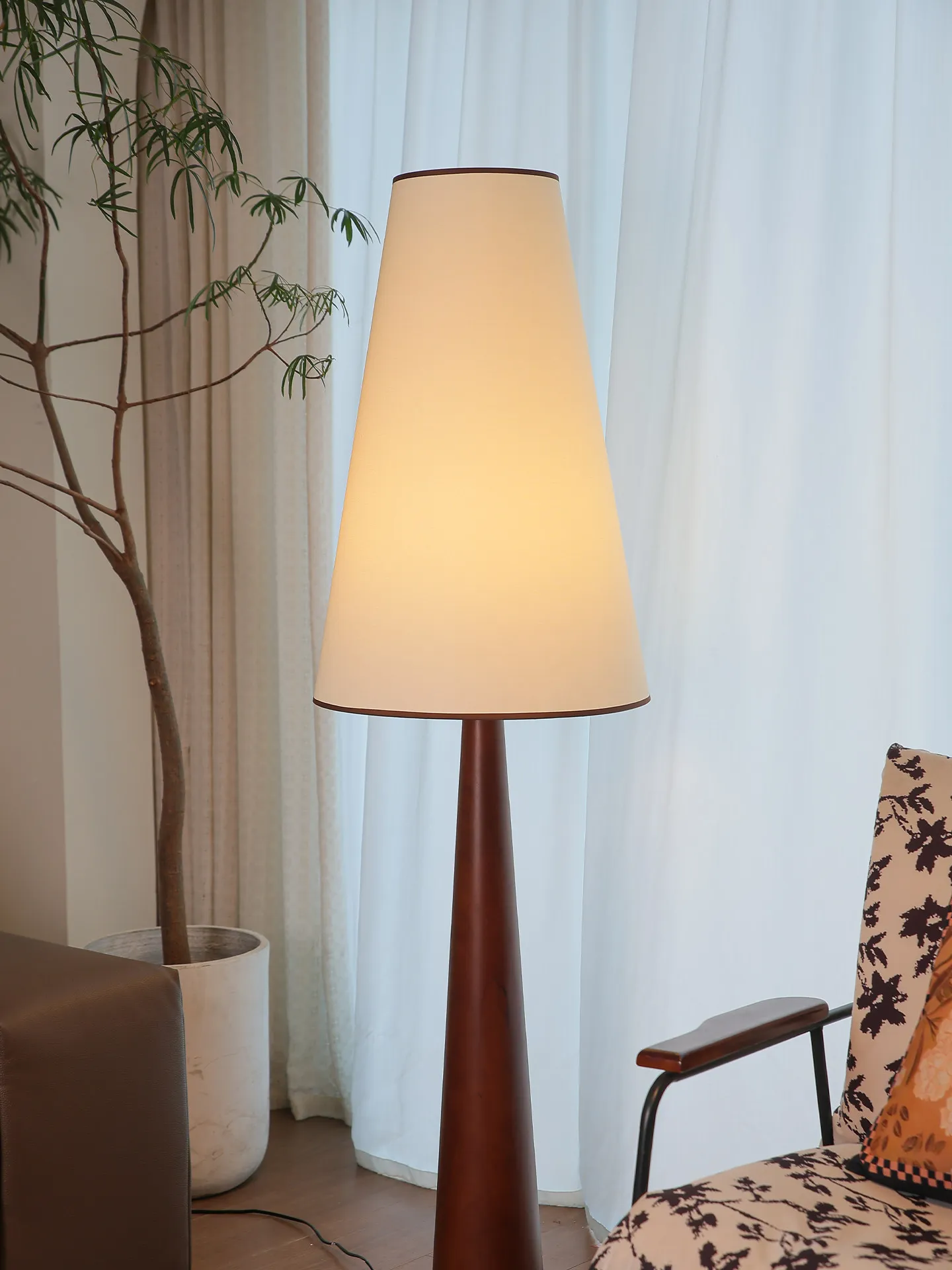 Japanese Wabi Sabi Floor Lamp With A Large Wooden Base, Living Room Bedroom Study Sofa Vintage Art Fabric Lampshade Floor Light