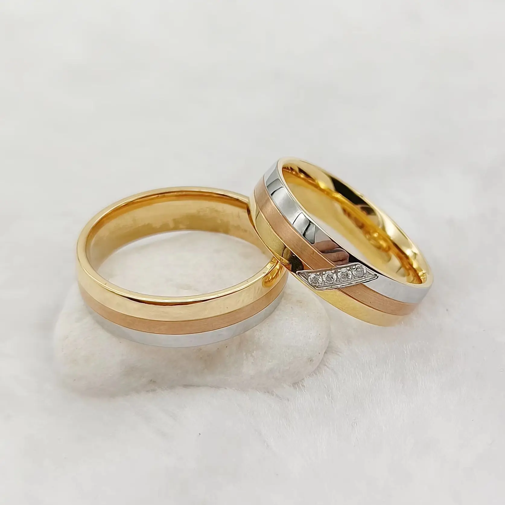 Conjunto de anillos de boda de promesa de matrimonio para hombres y mujeres, anillo de pareja a juego, joyería de acero inoxidable Tricolor chapada en oro de 18k, alianza