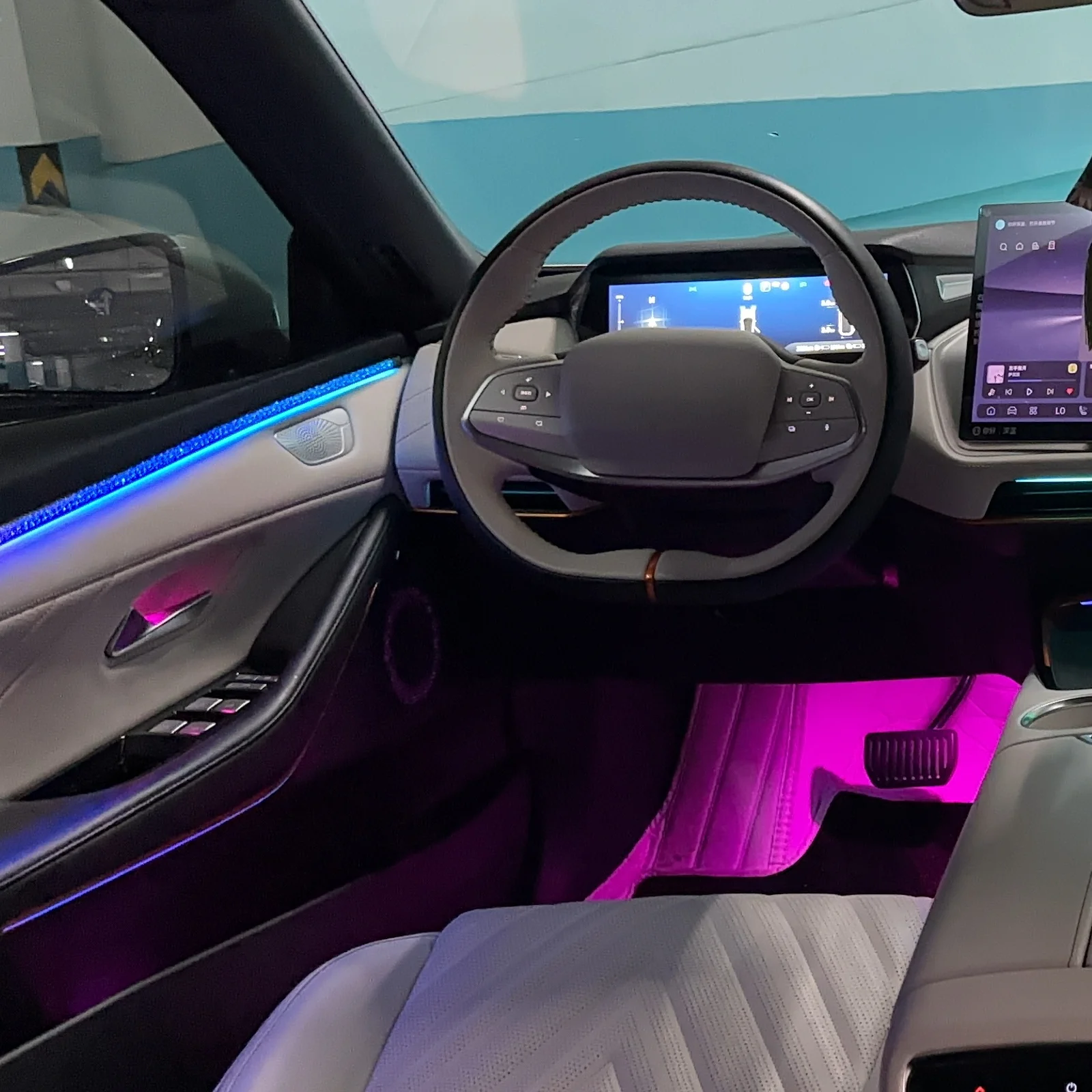 DIY car ambient lighting kit features 64 colors and APP control, universal for most vehicles. It adopts piano black carbon fiber