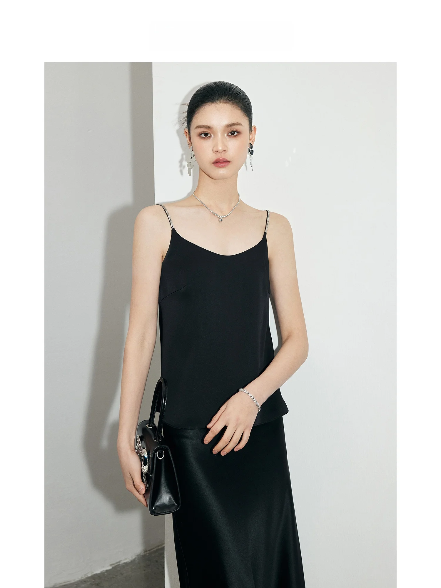 

Elegant Black Satin Acid Women's Tank Top Mandyzhang Summer Slimming Fashionable Short Length Single Piece Fastening