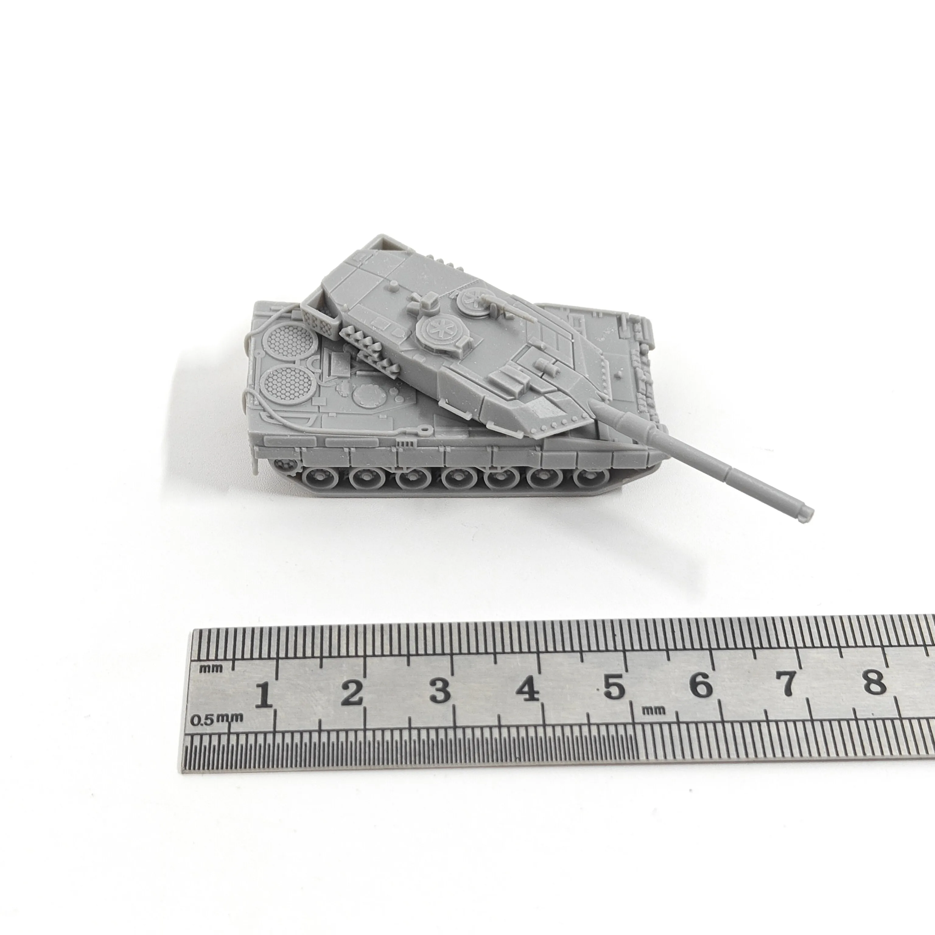 

Наборы моделей главного боевого танка Leopard 2A6 в масштабе 1/144