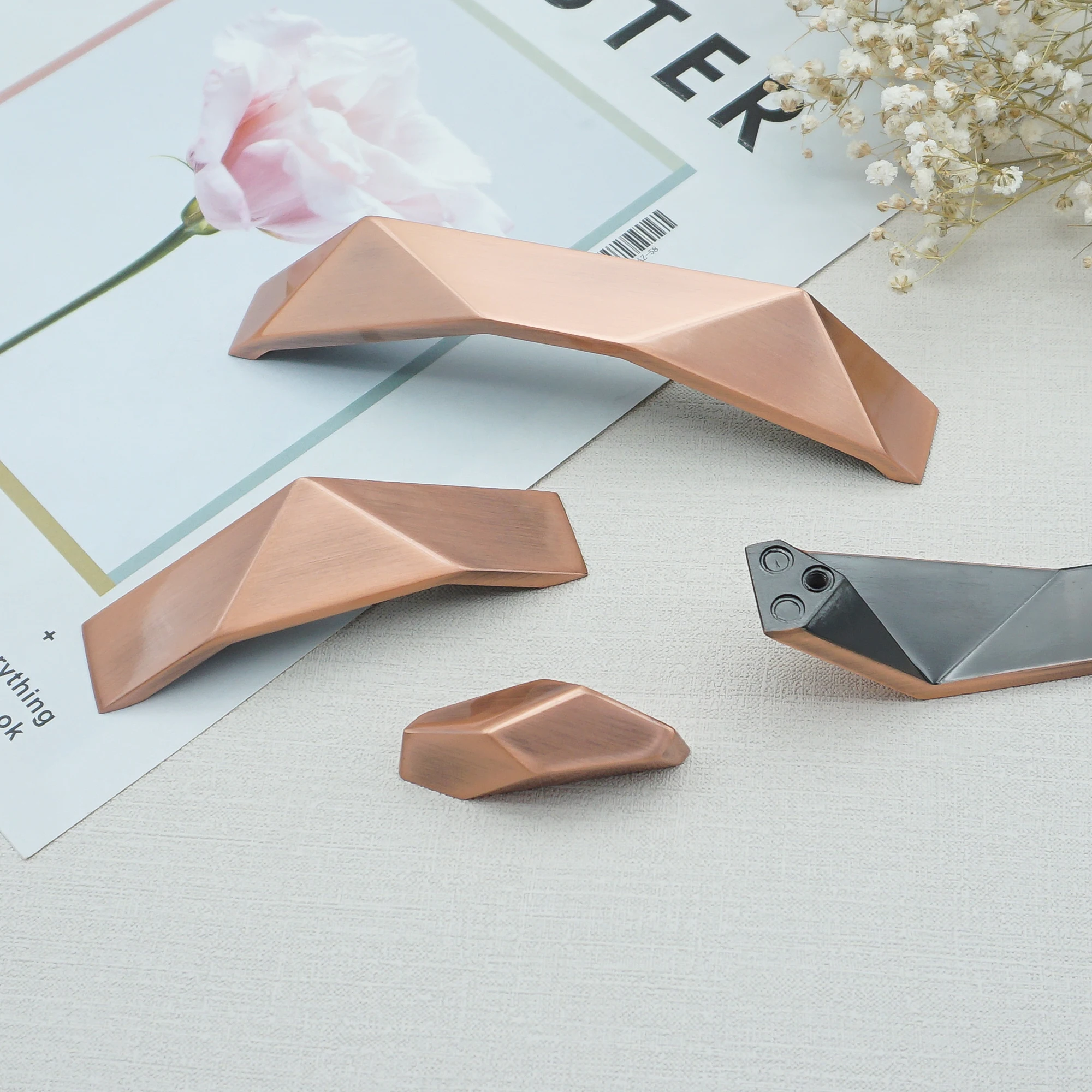 Moden Simple Cabinet Handles Champagine Gold Wardrobe Pulls Kitchen Cupboard Door Knobs Zinc Alloy Furniture Hardware