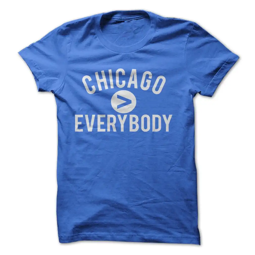 

Дизайн футболки Chicago Greater Than Everybody Королевский синий с белым принтом