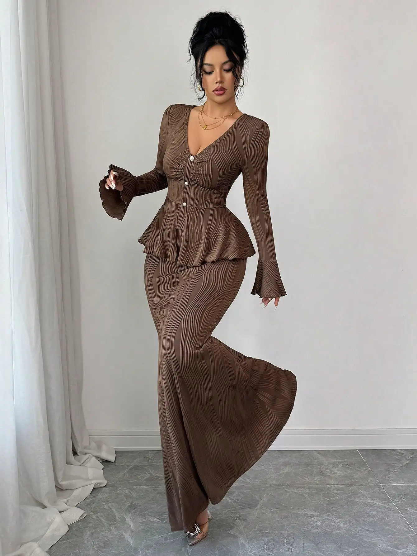 Elegante koffiebruine V-hals top met knoopsluiting en peplum & visstaartrok 2-delige set voor dames