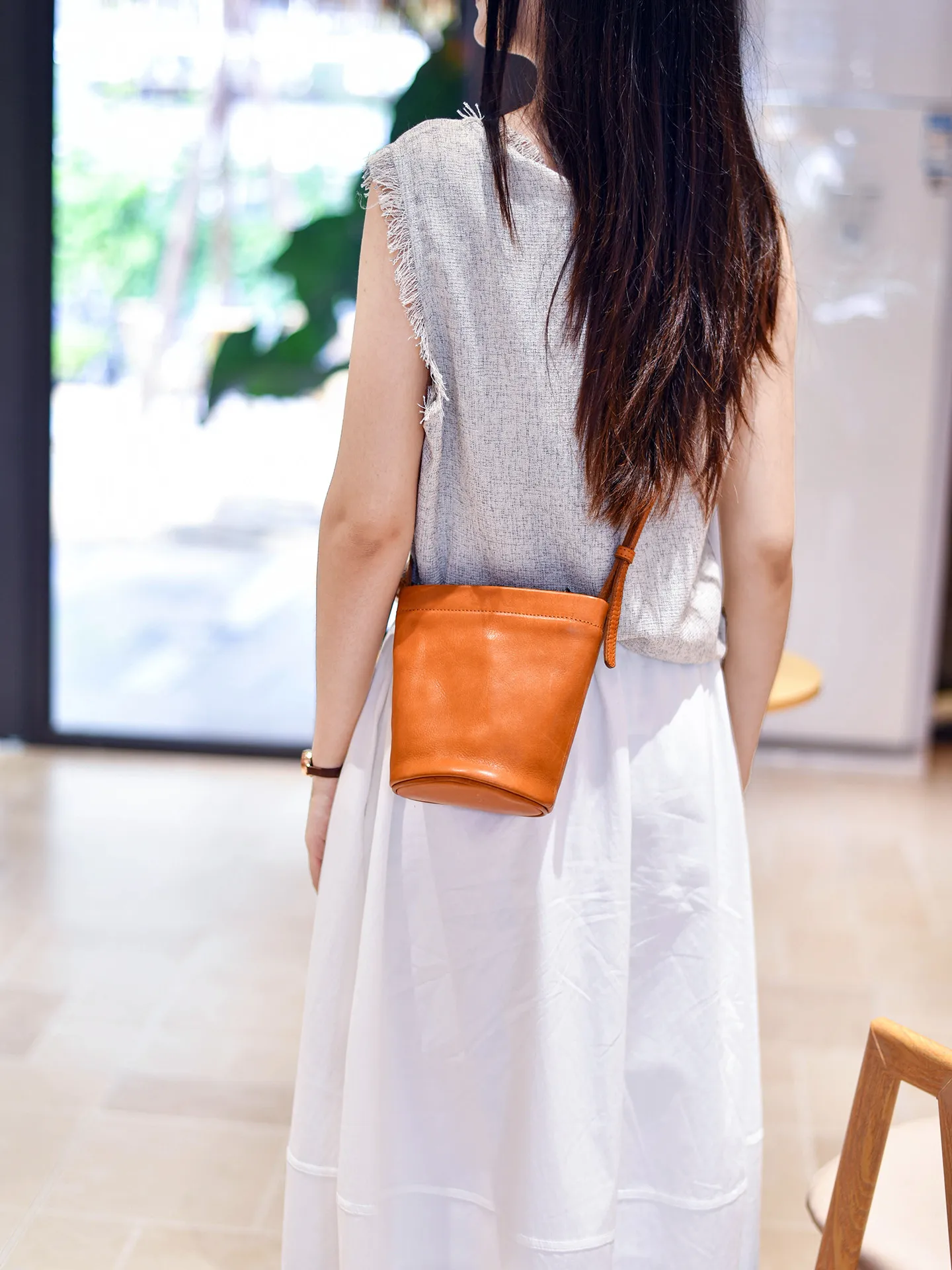 

PNDME simple fashion handmade genuine leather women's small shoulder crossbody bag weekend luxury soft cow leather phone bag