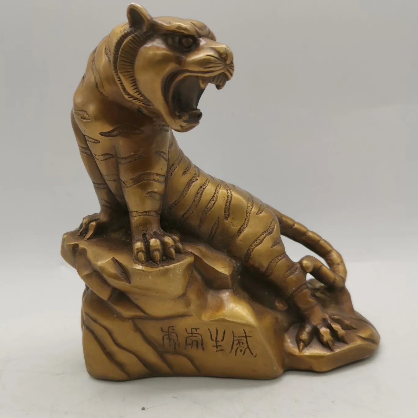 Collectible copper China Mighty brass tiger sculptu- home feng shui decoration high-end metal handicraft decoration