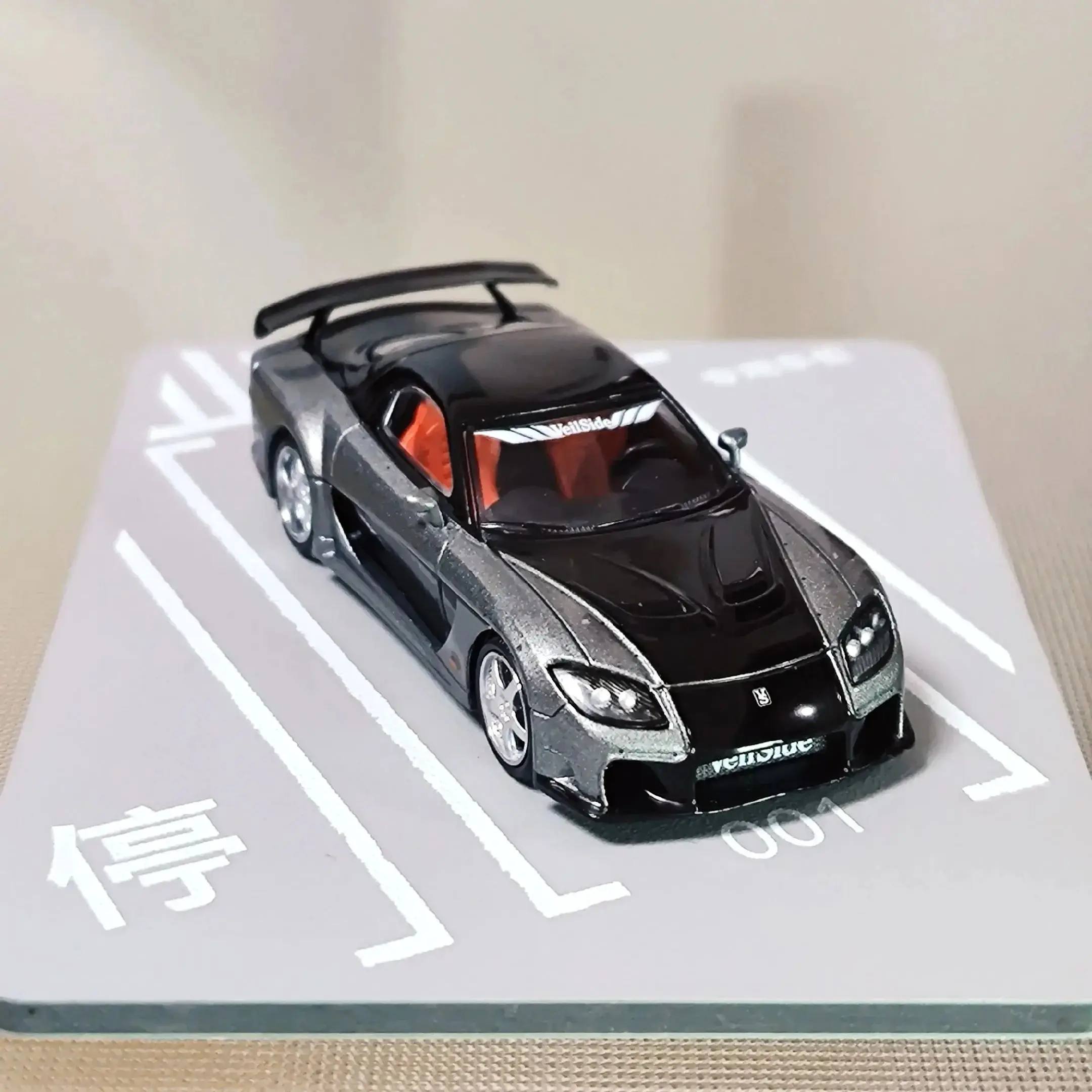 

Модель автомобиля из серого сплава MINIGT 1:64 RX7 VeilSide # 1057