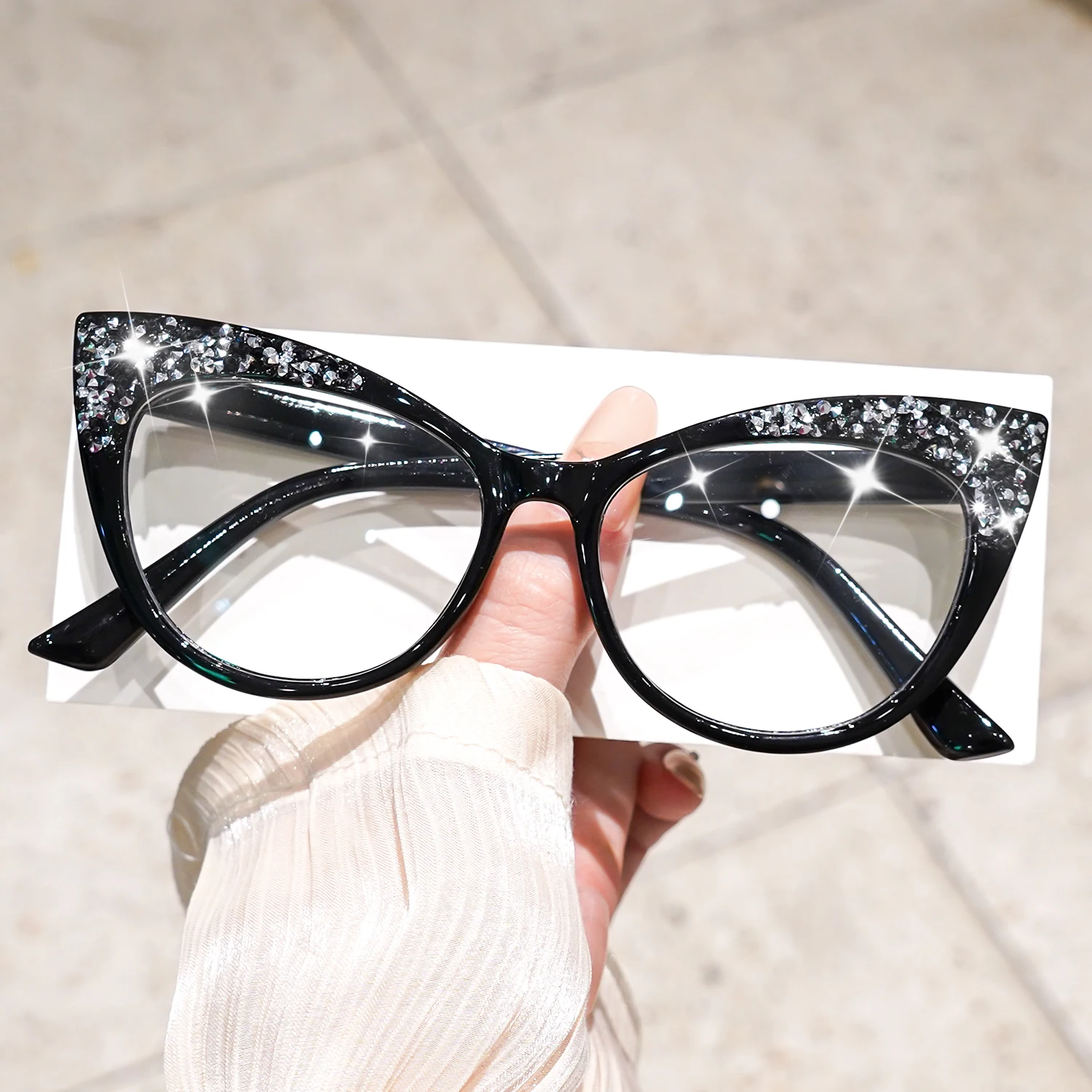 Schicke Retro-Cat-Eye-Lesebrille für Damen und Herren, Vollformat, modische Brille, dekorativ, Alltagskleidung, +1,0 bis +3,5 – Detail 15