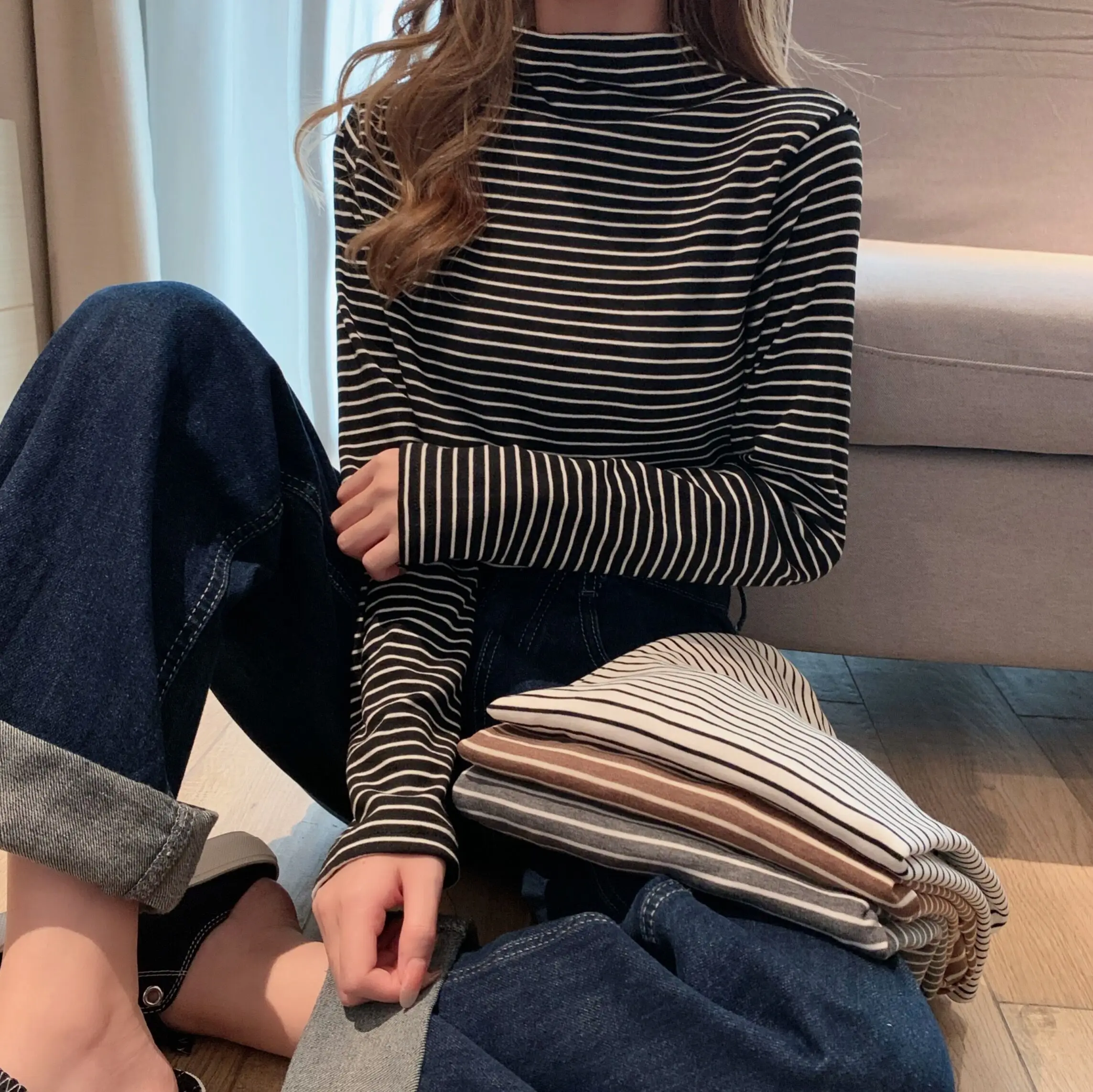 قميص نسائي ضيق للخريف والشتاء بياقة نصف عالية وأكمام طويلة، طبقة أساسية للارتداء الداخلي، مخطط أبيض متعدد الاستخدامات، قمة أن...