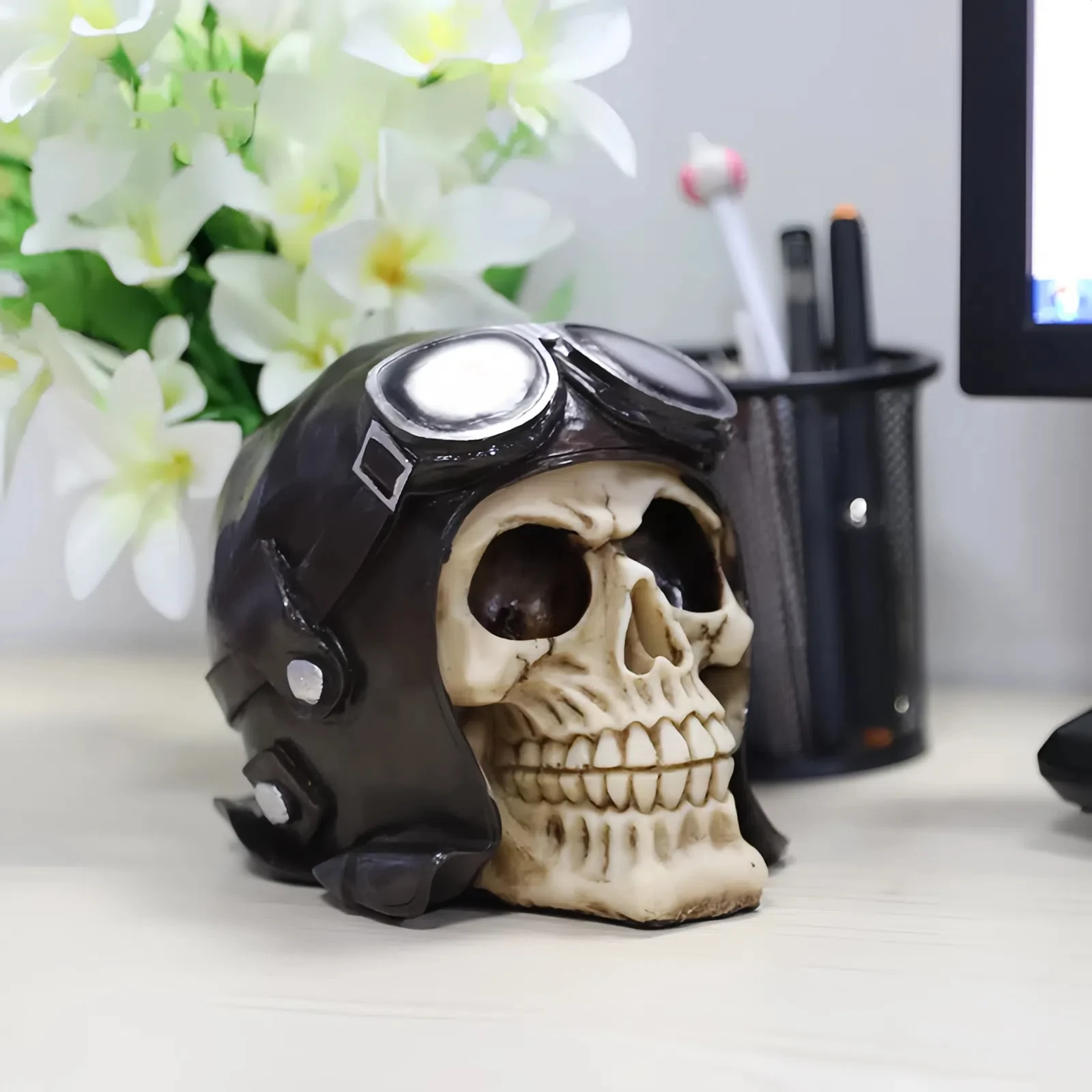 Aviator Skull Ornament Human Head Skull Statue for Home Decor Resin Figurines Halloween Decoration Sculpture Model Crafts