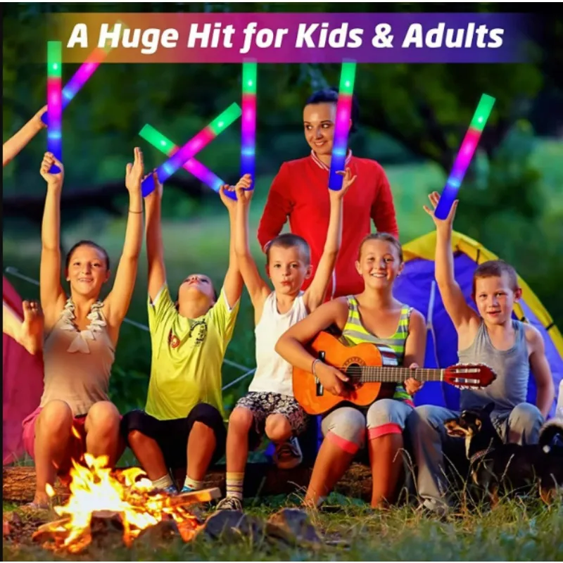 عصي توهج إسفنجية ملونة LED أنابيب يهتف مضيئة لأعياد الميلاد وحفلات الزفاف وأعياد الميلاد والهالوين مستلزمات ديكور حفلات الأطفال تتوهج في لعبة داكنة