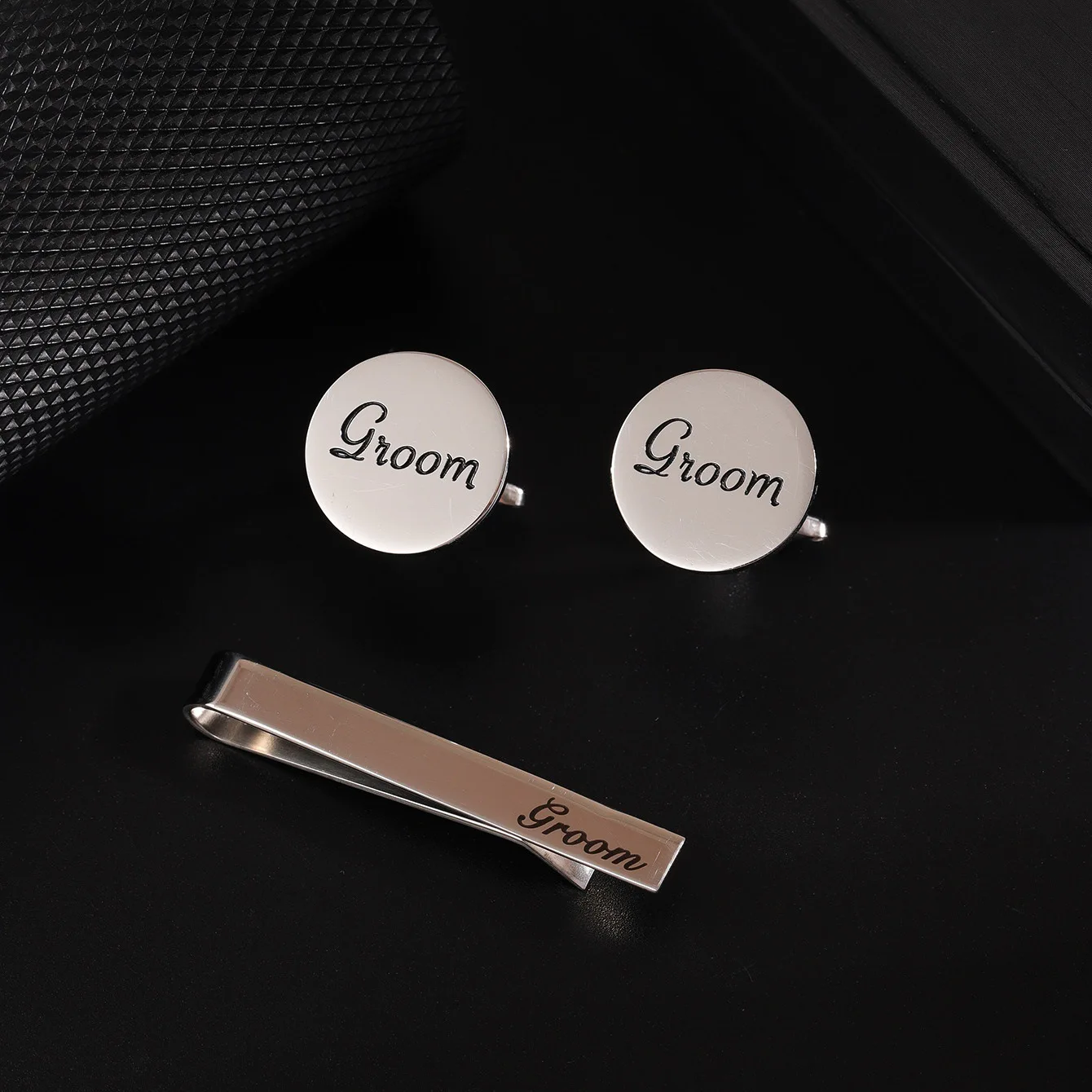 

New tie clip cufflink set combination product stainless steel material English letter suit shirt tie accessories