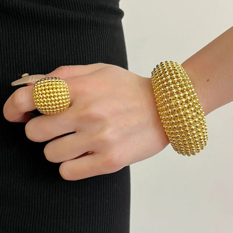 French Vintage Hollow Round Ball Bead Open Bracelet Light Luxury Temperament Female Earring Gift 2024