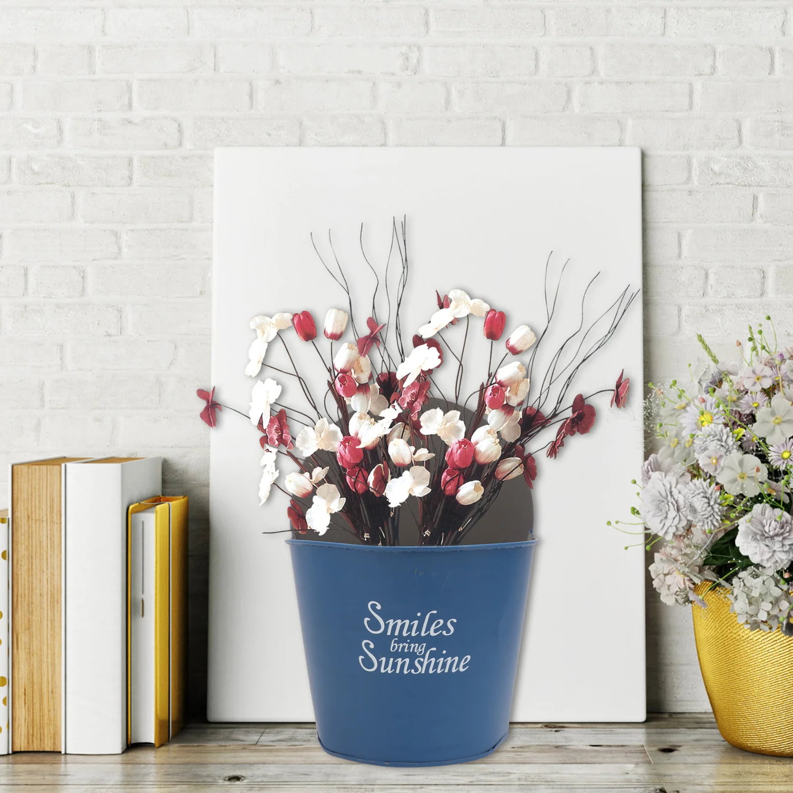 

2Pcs Wall Iron Flowerpots Vintage Retro Style Hanging Decorative Flower Pots Outdoor Garden Decor Delicate Planters