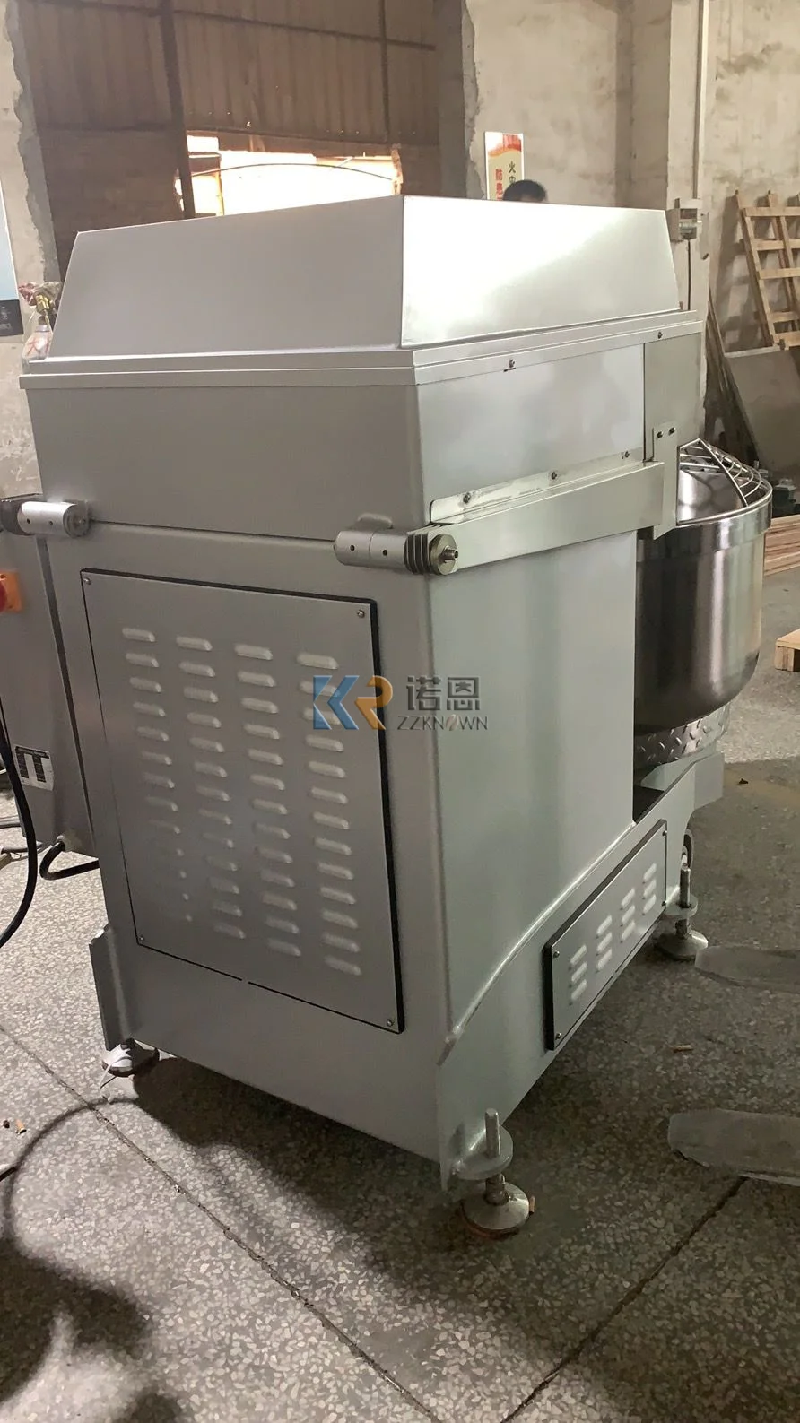 آلة خلط الدقيق ذات السعة الكبيرة آلة خلط العجين الصناعية خارج الأسطوانة للبيع