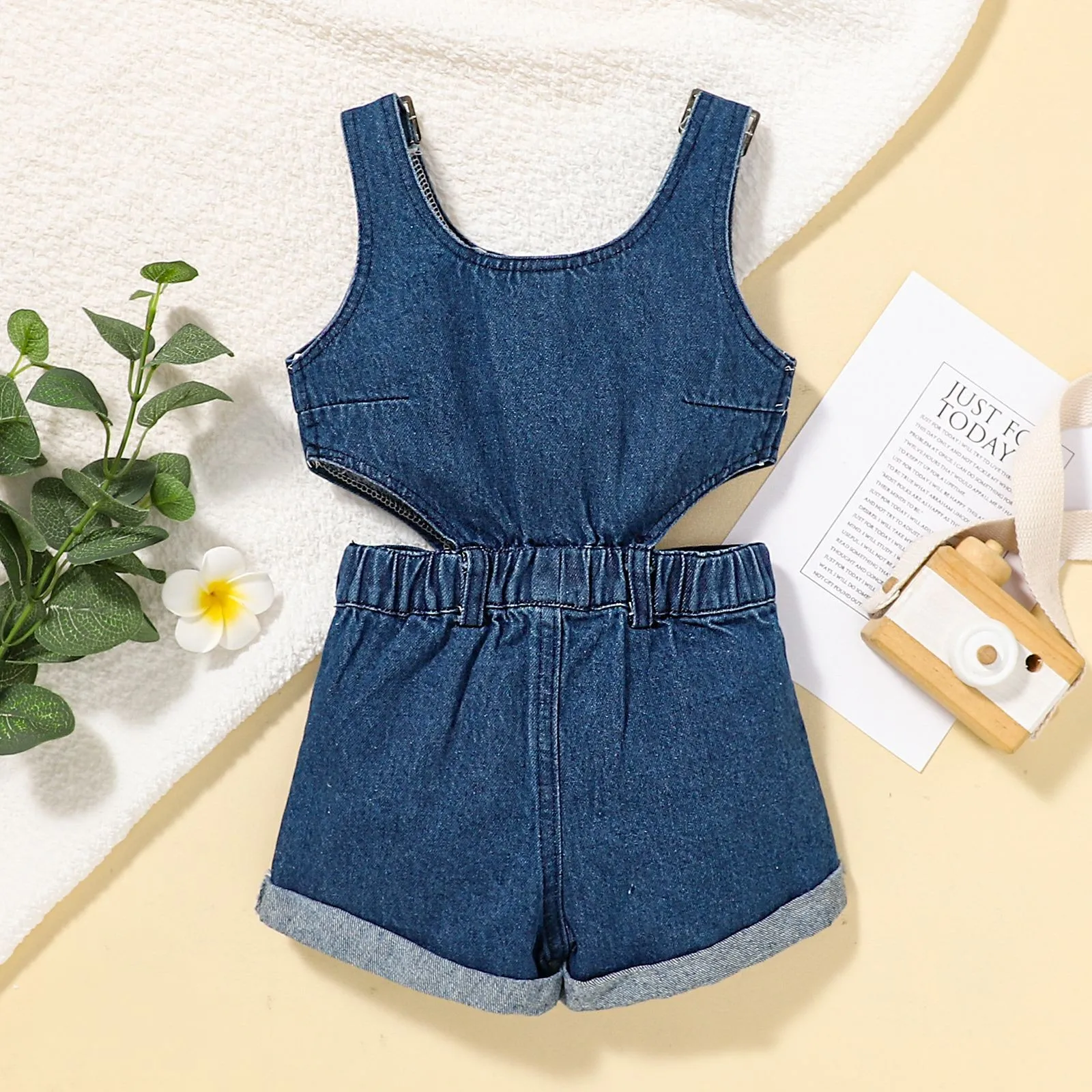 Girls' jumpsuits summer children's European and American trends fan sleeveless denim jumpsuit shorts.