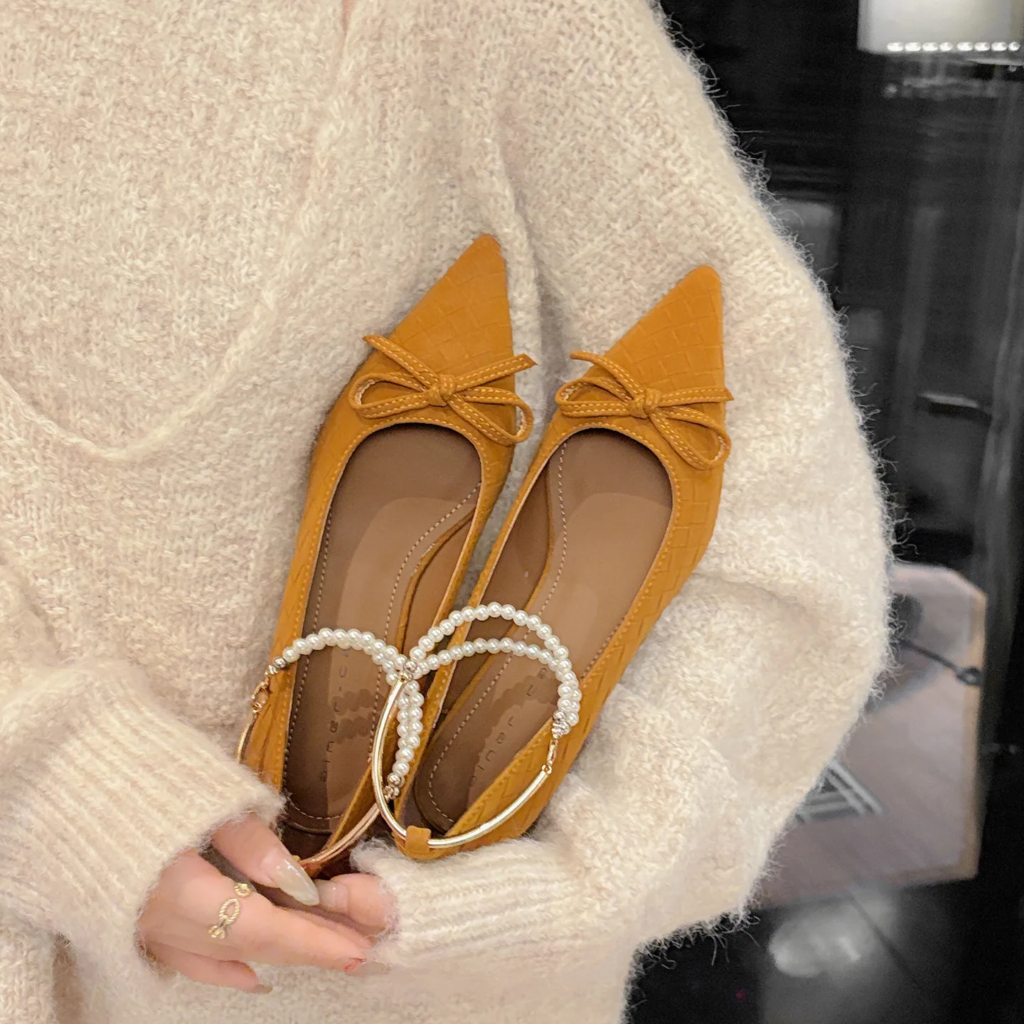 

Туфли на плоской подошве Bloom Steps, женские туфли на толстом каблуке, новинка 2025, одинарные туфли с французской жемчужной цепочкой и острым носком, с легким плетеным бантом