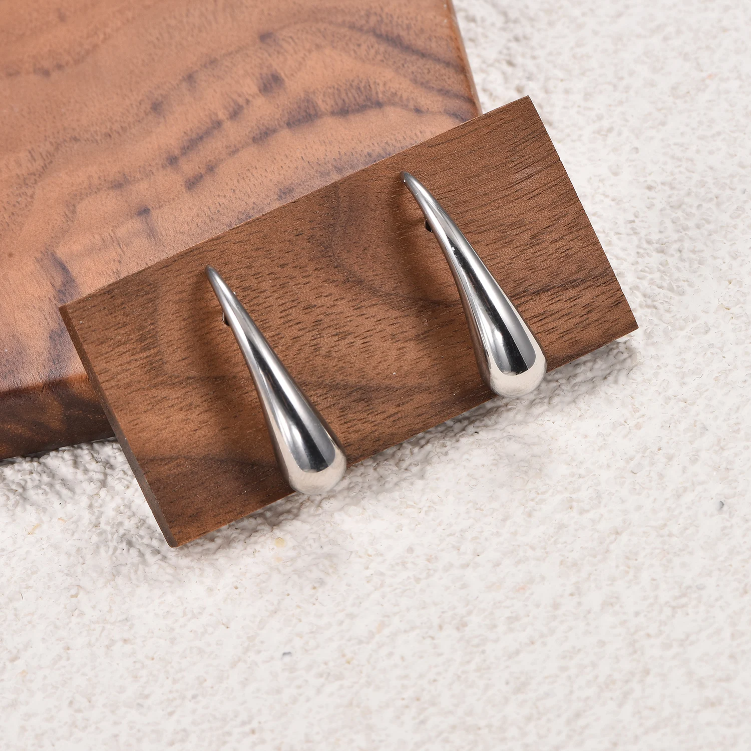 2 Stück/Paar, silberfarben, goldfarben, Edelstahl, tropfenförmige Ohrstecker, verblasst nicht, poliert, für Damen, Ohrhaken, Schmuckzubehör. – Detail 3