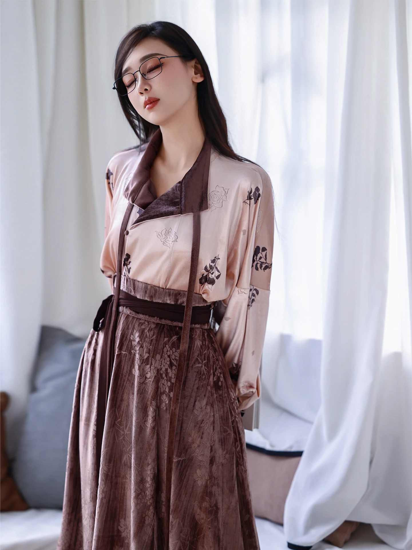 

Оригинальная бархатная юбка Ханьфу с высоким воротником, в стиле Тан, мягкая, нежная, повседневная, весенняя, модная, традиционная китайская одежда для женщин