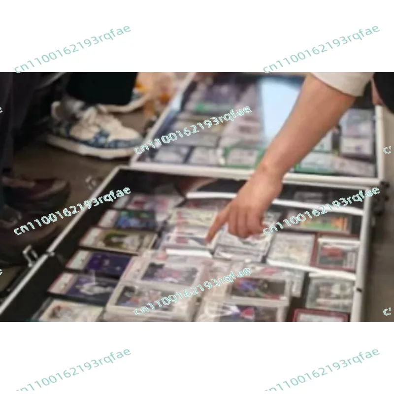 For TCG Cards with Lock Function Silver Aluminum Acrylic Transparent Top Display Stand Portable Supplier Trade Display Case