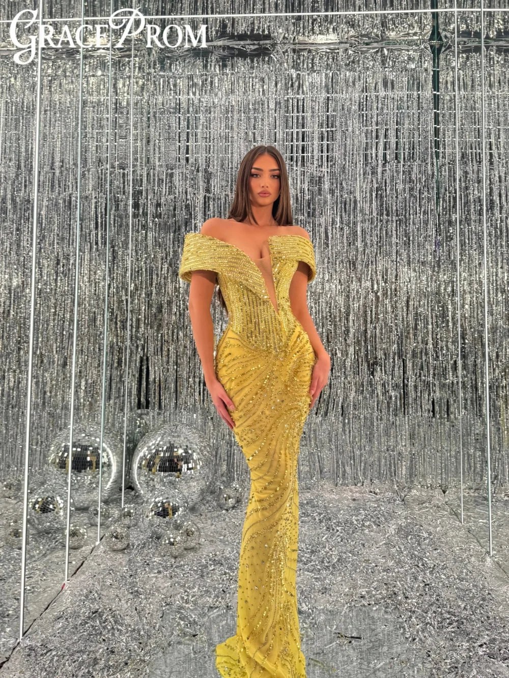 

Golden Beaded Off Shoulder Evening Dress Deep Vneck Mermaid Long Formal Party Gown Customized Opulent Illusion Red Carpet Gown