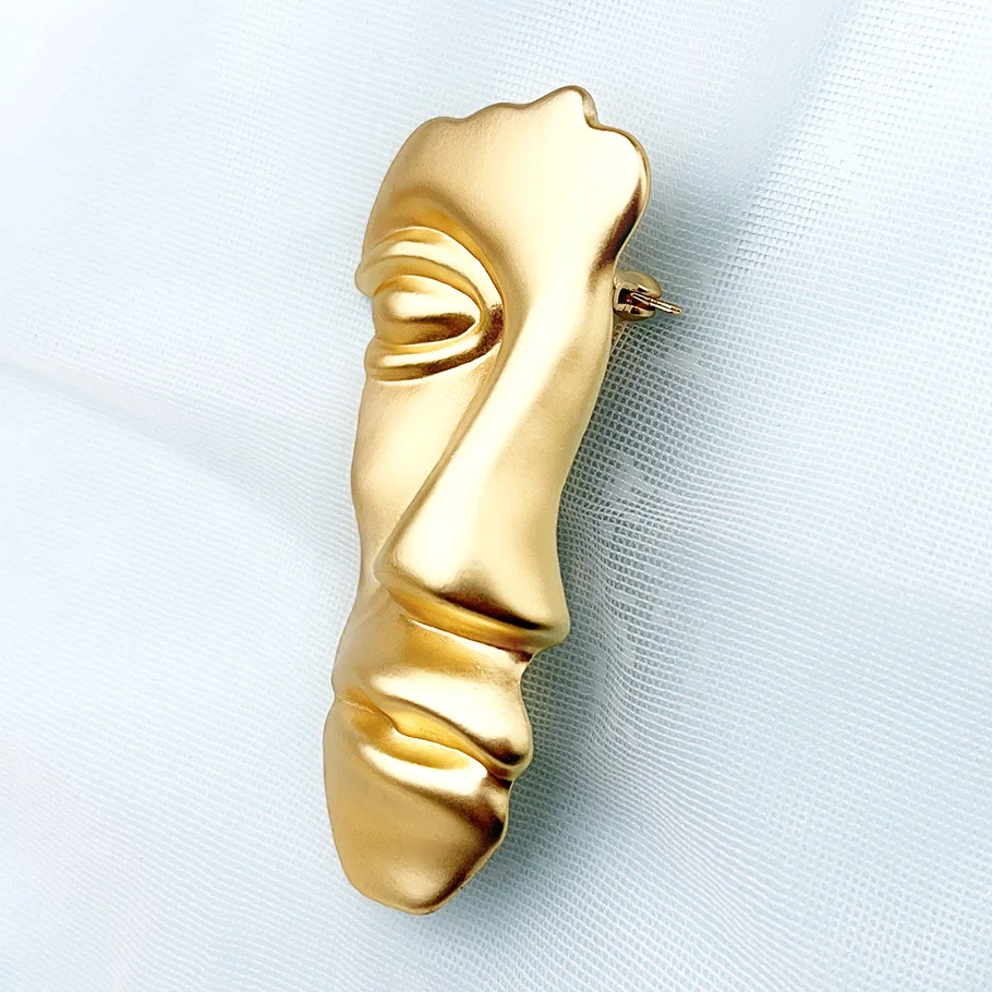 Trendy Design Exaggerated Half Human Face Brooches Women and Male Gold Color Metal Personality Pins Everyday Party Decorations