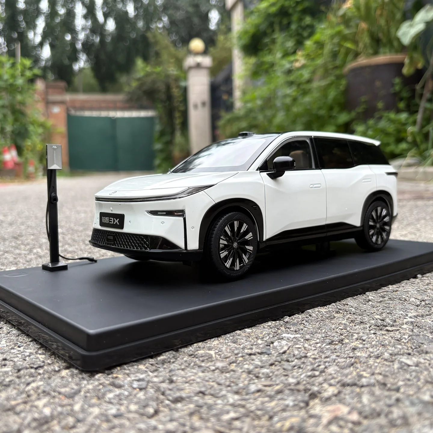 Dealer Edition Car Model,1:18 Toyota bZ3X,EV,Electrical Power SUV,Diecast Model for Collections,Display and Gift for Friends