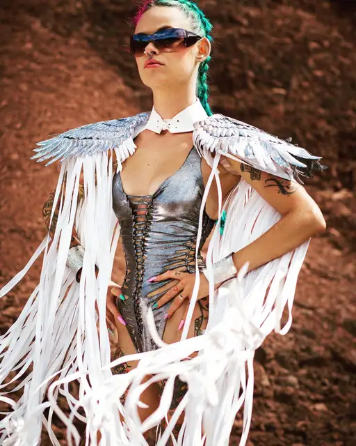 Sparkly Wing Fringe Tassel Patchwork Shawl Women Vintage Cosplay Cape Ponchos Bohemian Cardigan Cloak Boho Capes Streetwear 2024