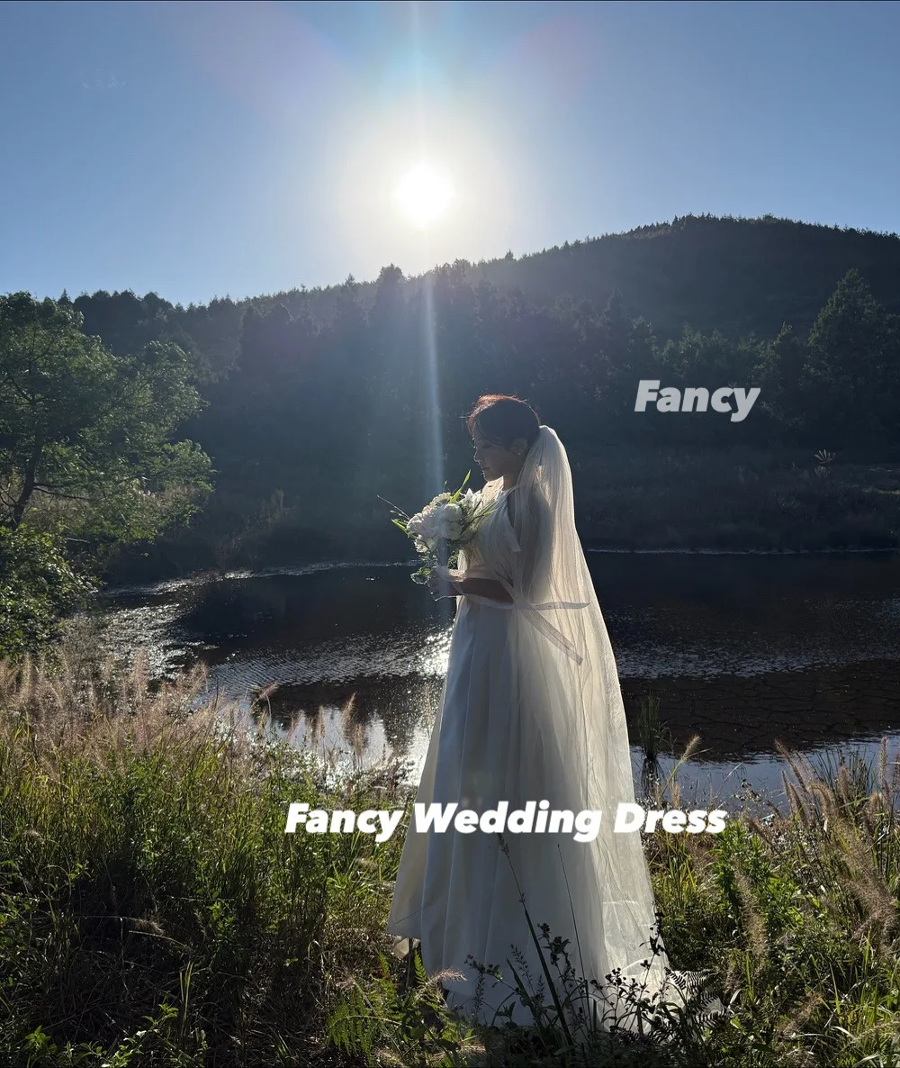 Abito da sposa fantasia con scollo all'americana di alta qualità Corea Una linea di abiti da fidanzamento per feste da sera in raso spesso Corsetto posteriore personalizzato