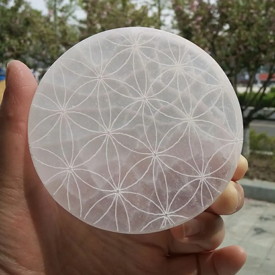 

10cm Natural White Selenite Stone Gypsum Plate Flower of Life Gypsum Crystal Yoga Power Relaxation Reiki Healing Home Decor 1PC