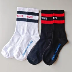 New Fashion Socks VT Letters Two Bars Knit Men Women Couple Socks Black White Sports Cotton Sock