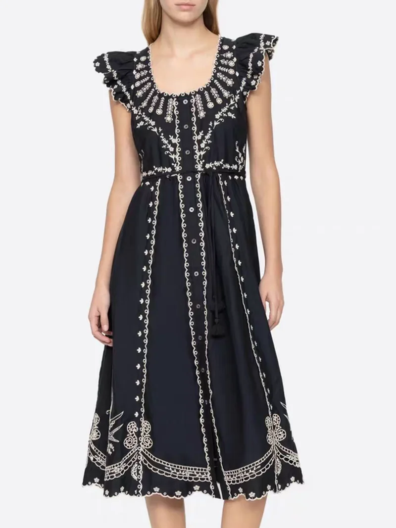 

Dress for women in spring and summer embroidered with flying birds small flying sleeves lace round neck lace up long skirt