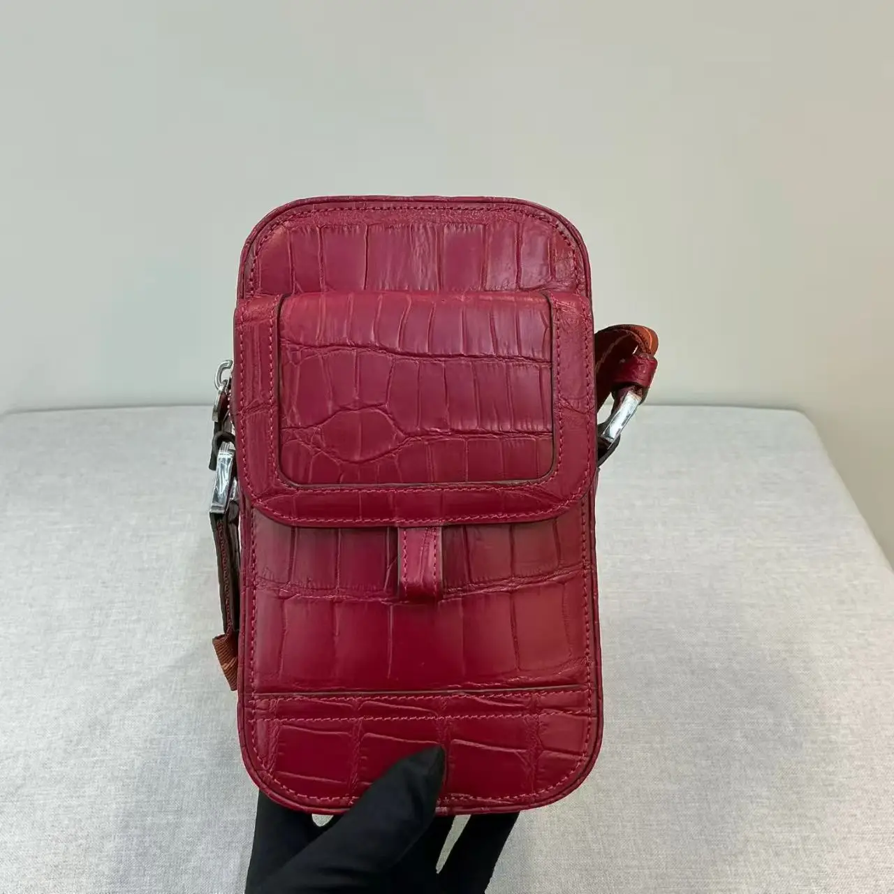 Red color Genuine/Real crocodile leather men cross body bag small size waist or shoulder purse mobile phone pocket bag tiny size