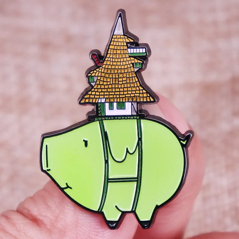 Pin esmaltado de Anime Nanatsu No Taizai, broche con insignia de mamá halcón de cerdo verde grande, joyería decorativa para mochila
