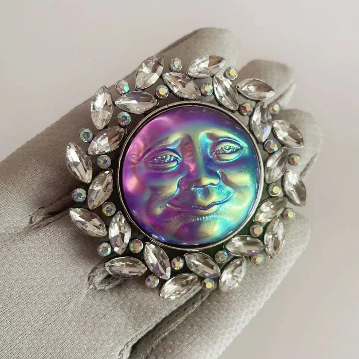 

MITTO FASHION JEWELRIES AND HIGH-END ACCESSORIES RHINESTONES DOTTED MOON FACE GODDESS VINTAGE PIN WOMEN DRESS BROOCH