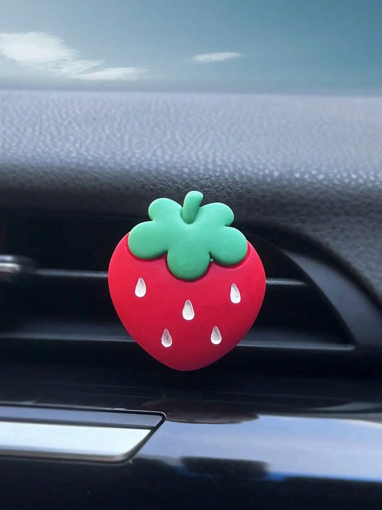 1Pc Car Aromatherapy Car Air Conditioner Air Outlet Decoration Creative Strawberry Ornament Car Perfume Aromatherapy Long‑Lastin