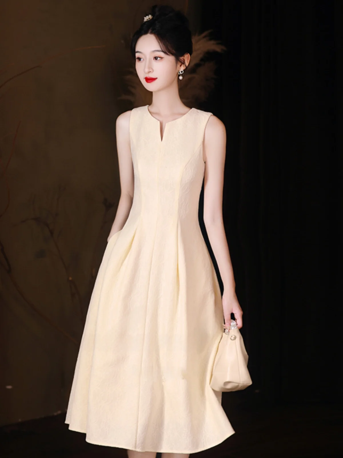 

Champagne Color Wedding Dr Ele Faionable mid Waist a Line Skirt Suitable for Various Ocns like Parties And Wedd...
