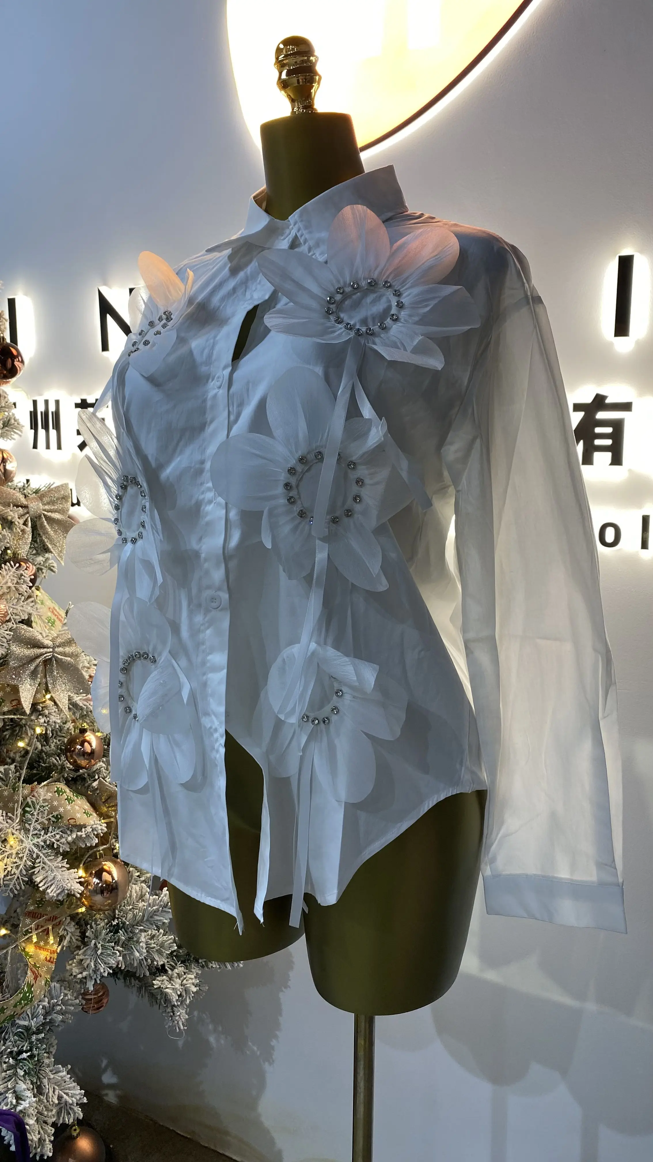 Boutique al por mayor 2025 otoño nueva moda bordado slim fit suelto versátil temperamento camisa de manga larga para mujer-GZMM390